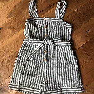 Seersucker Anthropologie Romper w/pockets - XS
